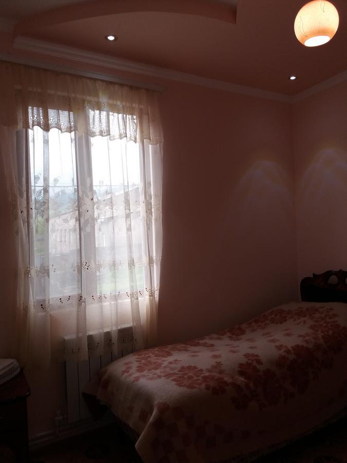 Aida Bed & Breakfast Татьєв Екстер'єр фото